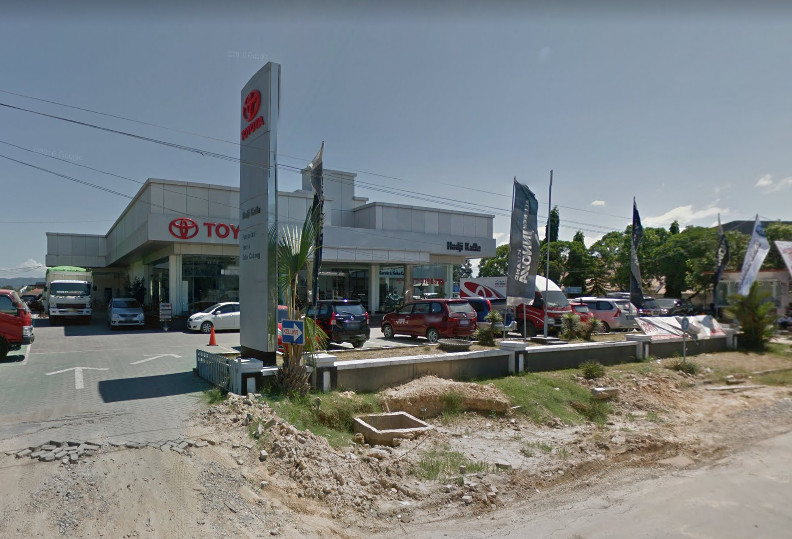Businesses from as far as Kendari, 100km from Bombana, enjoyed benefits from the gold rush. (Google Maps) A photo of the front of a Toyota dealership.